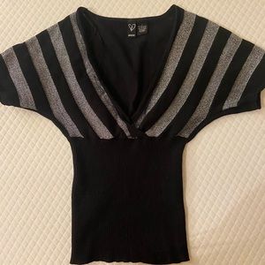 Windsor form fitting black top